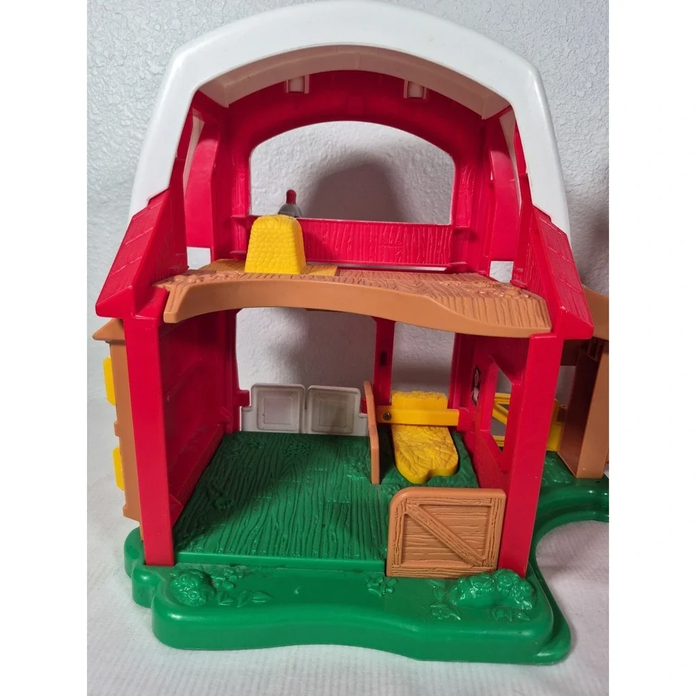 2005 Fisher Price Little People Farm Barn & Silo & Figures Working Animal Sounds